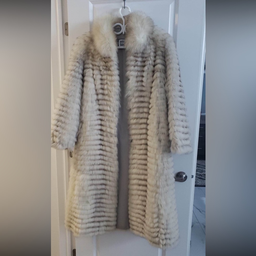 Saga Fox Fur Coat long - Picture 4 of 12